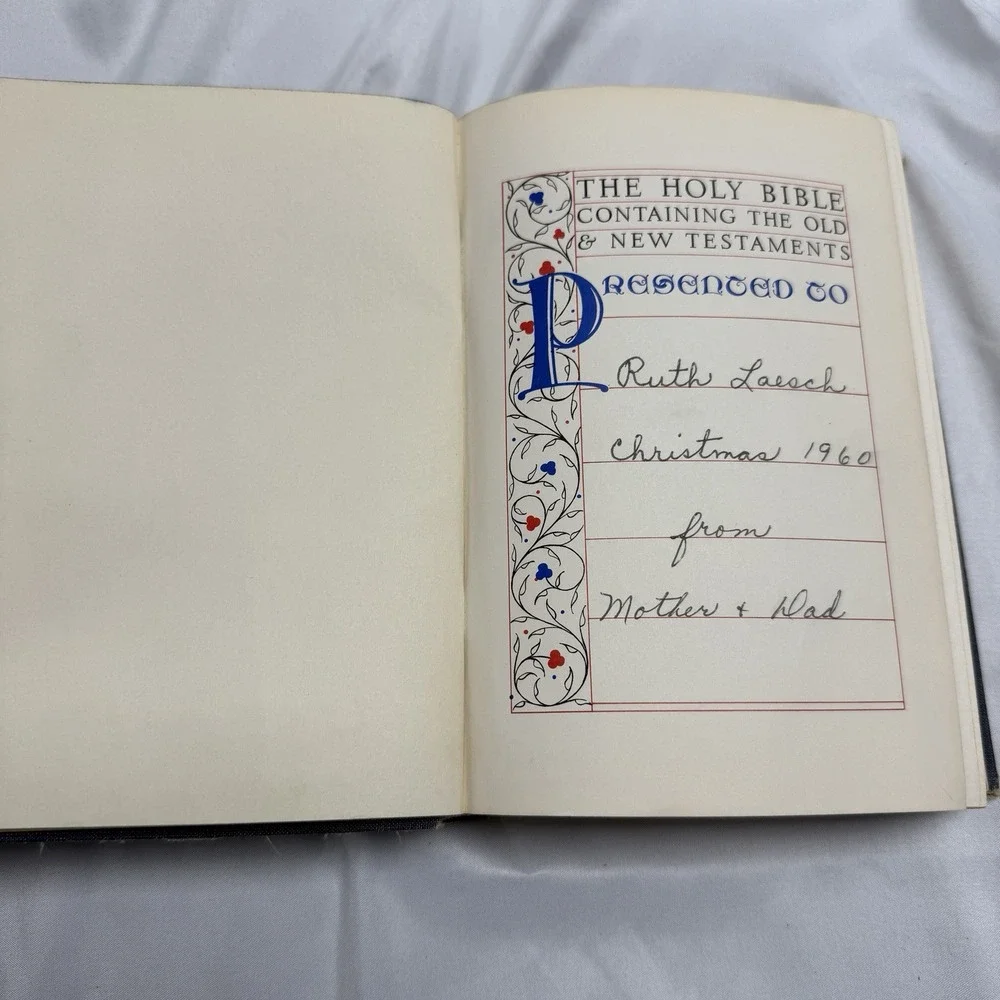 Holy Bible/ Revised Standard Version/ Illustrated: Thomas‎ Nelson & Sons, 1952